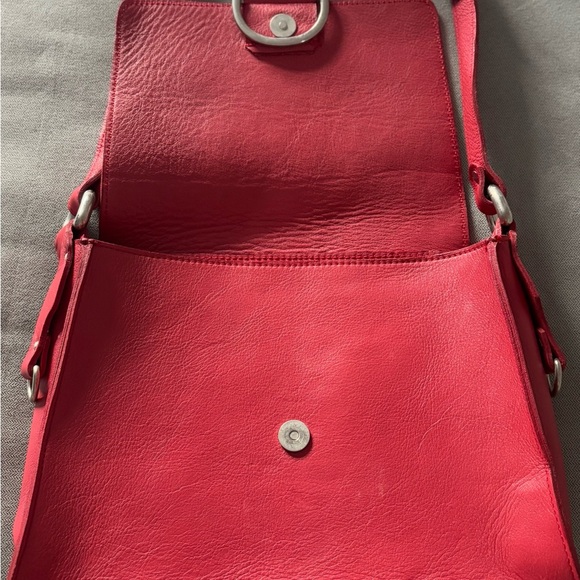 SAS hand made Red Leather Shoulder Bag - Picture 12 of 15